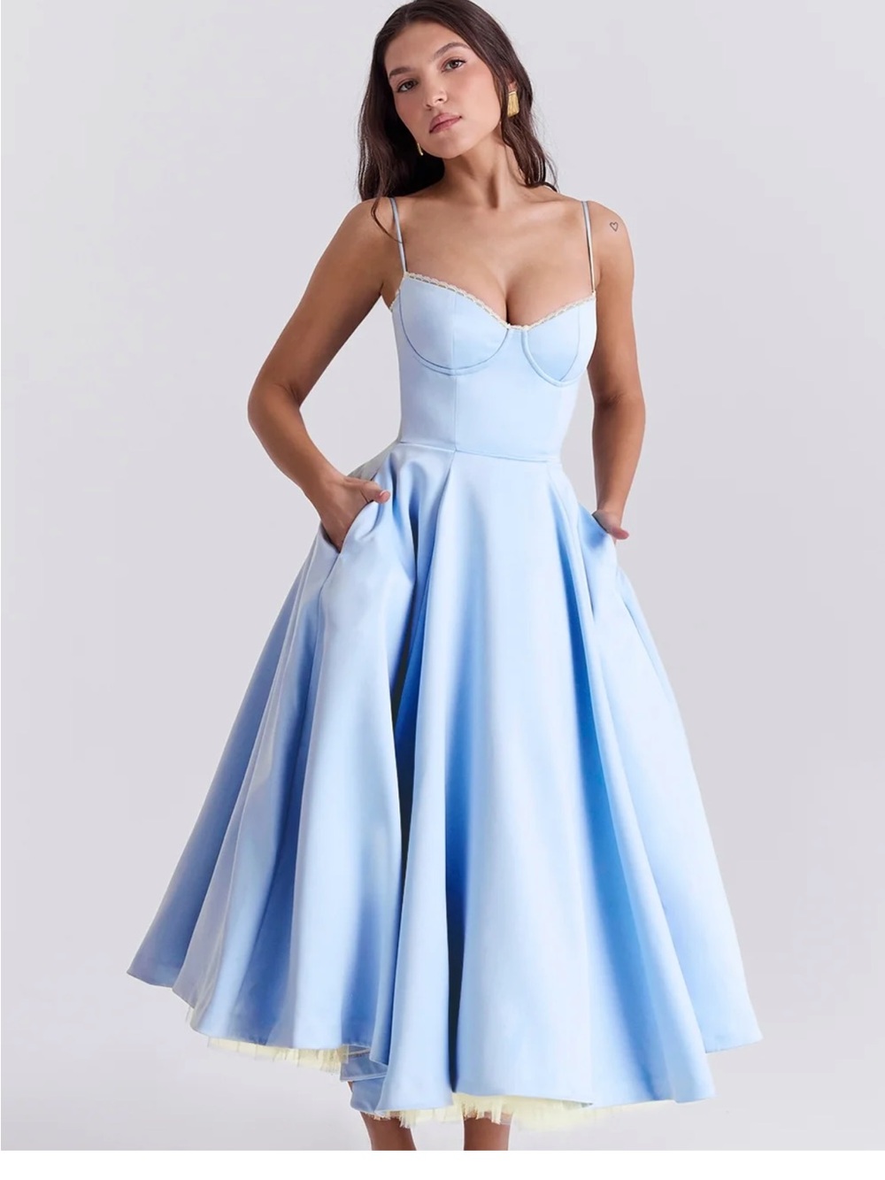 Elegant Light Blue Midi Dress with Sweetheart Neckline